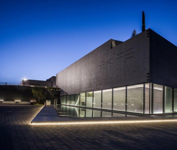 Ekipe Sport Family Club:  contrasto vincente tra architettura brutale e interni glamour